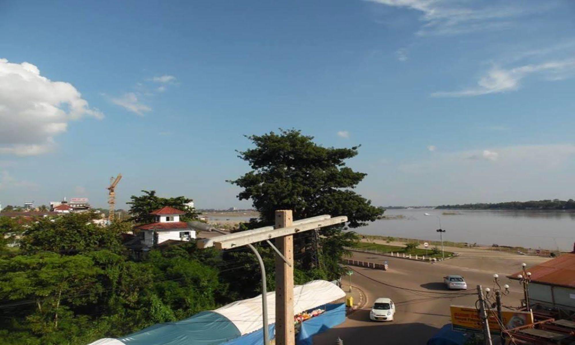 Mekong Sunshine Hotel Vientiane Exterior photo